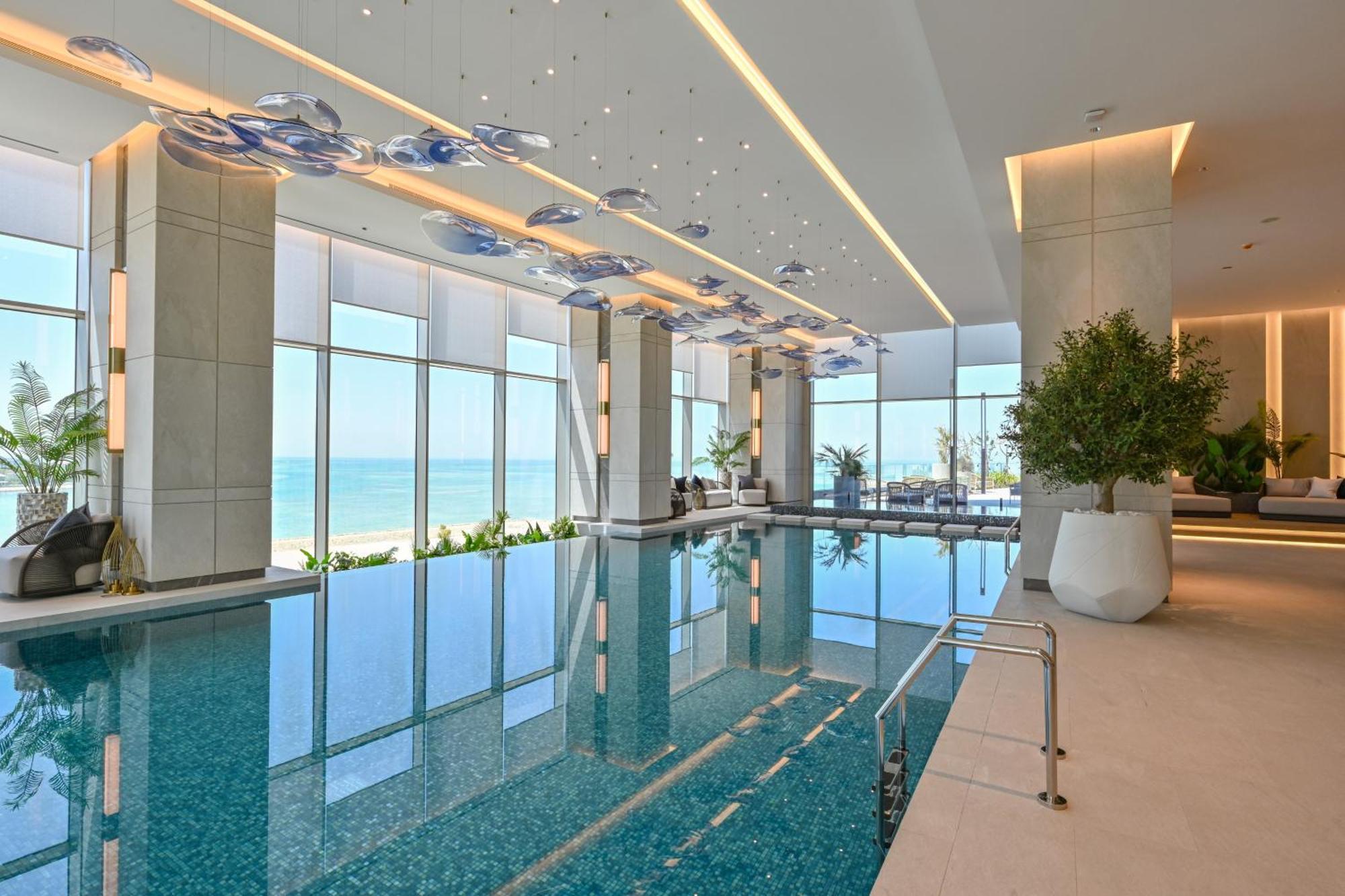Onyx Rotana Hotel Manáma Kültér fotó The swimming pool at the hotel