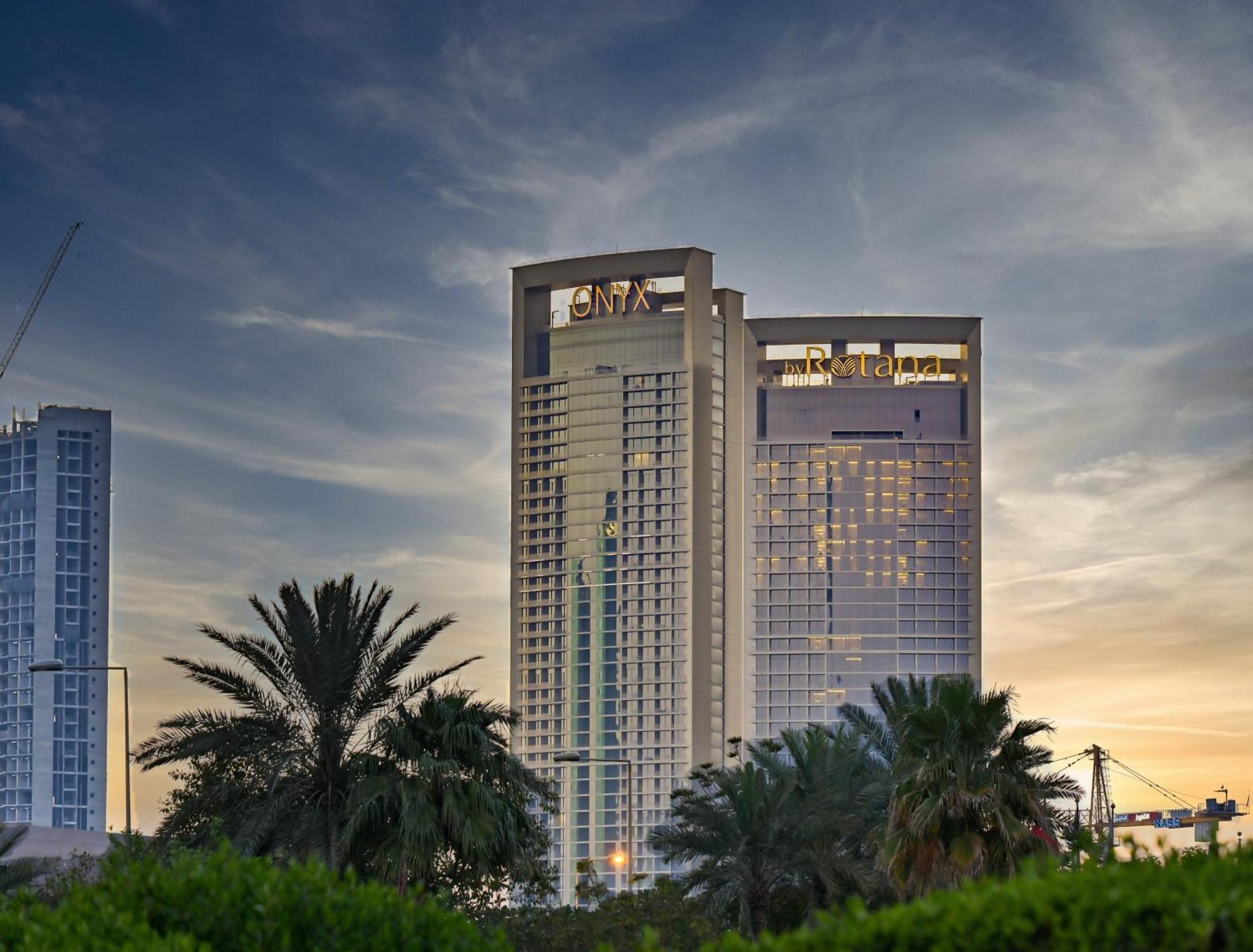 Onyx Rotana Hotel Manáma Kültér fotó The hotel in 2016