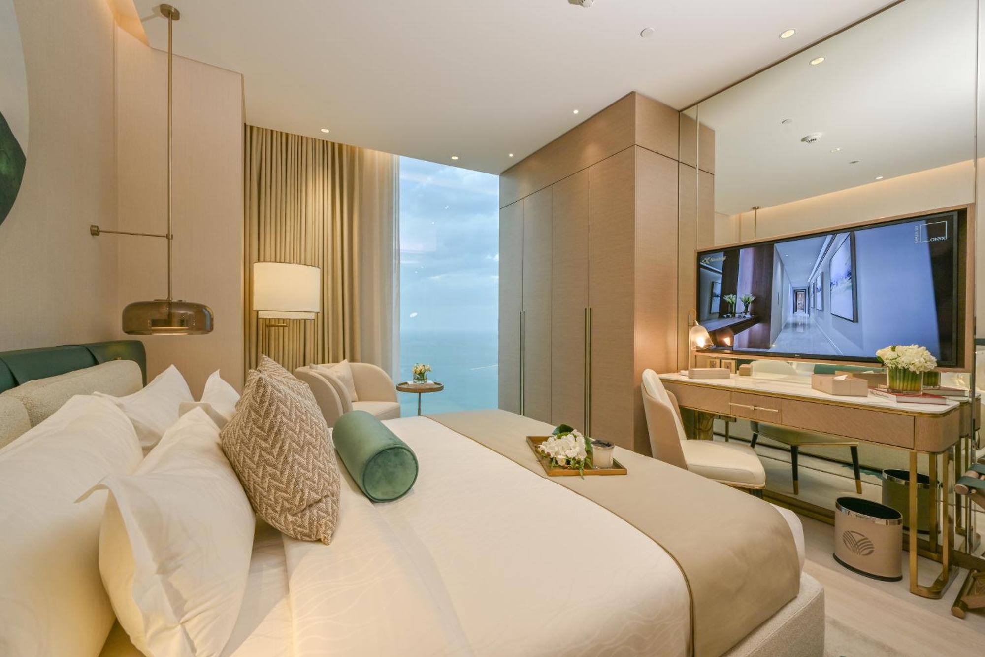Onyx Rotana Hotel Manáma Kültér fotó A bedroom at the Ritz-Carlton, DIFC