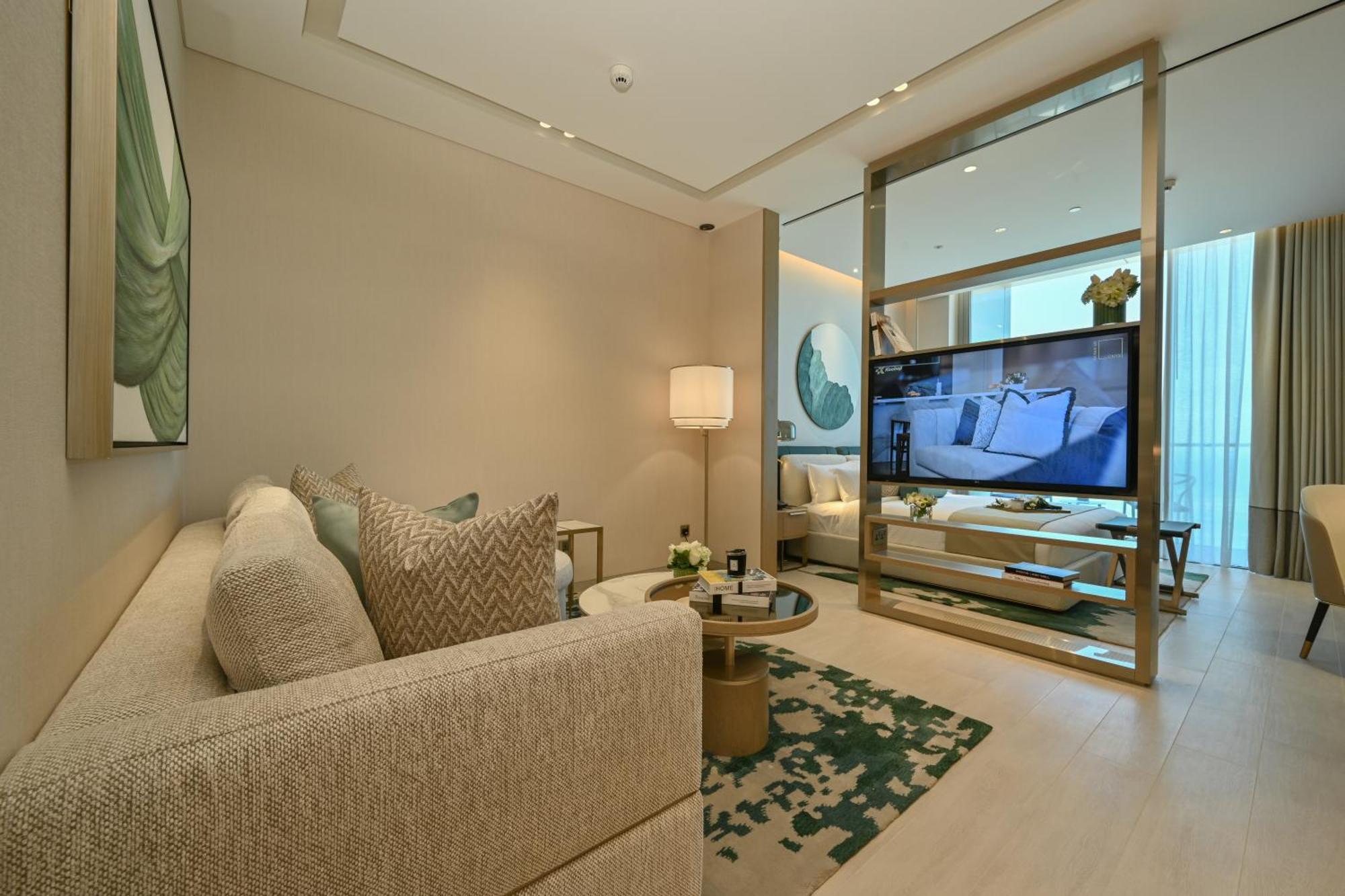 Onyx Rotana Hotel Manáma Kültér fotó A living room at the Ritz-Carlton, DIFC